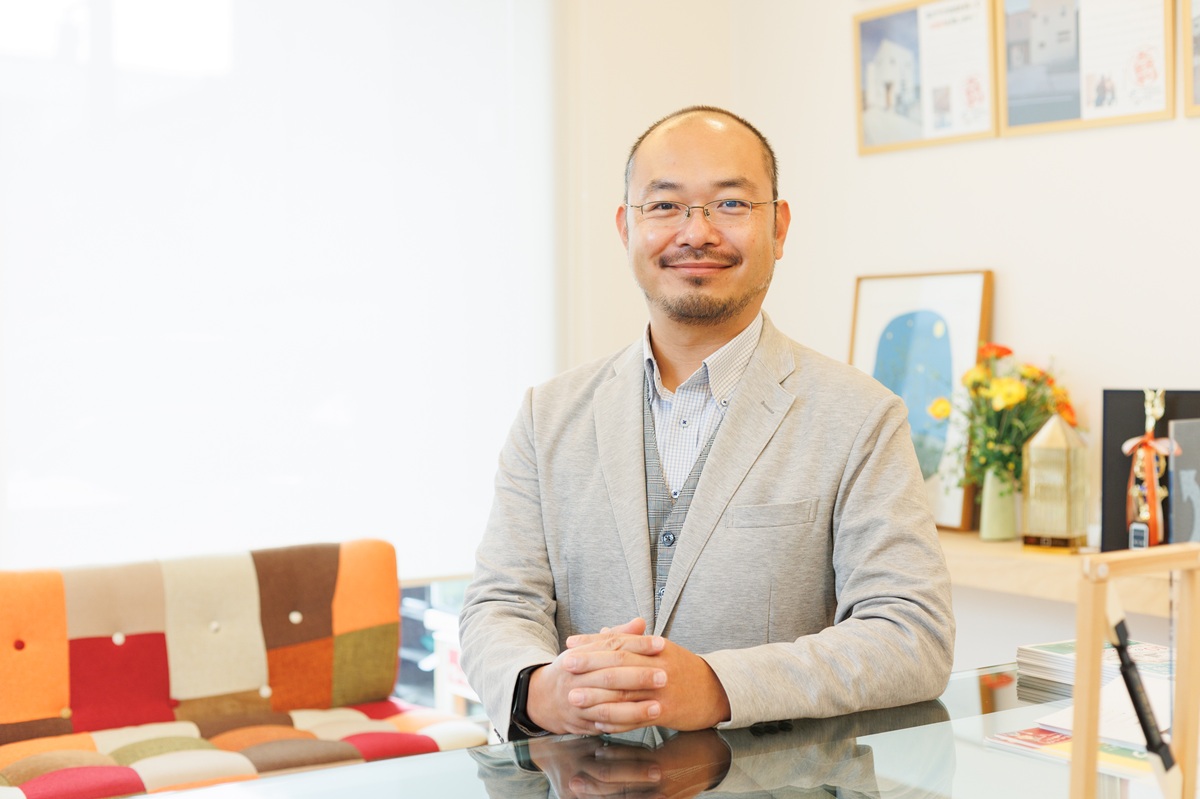代表取締役 纐纈泰章
