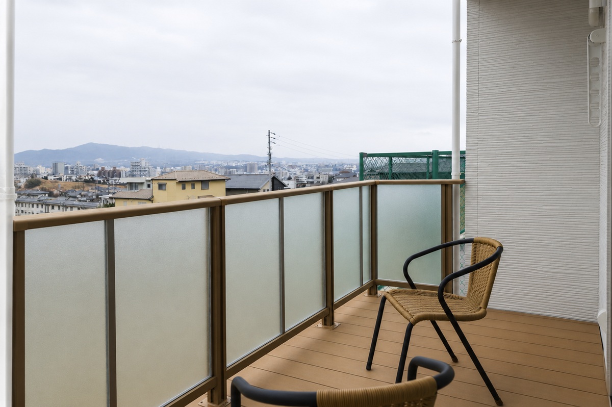 景色を楽しむ東側のバルコニー