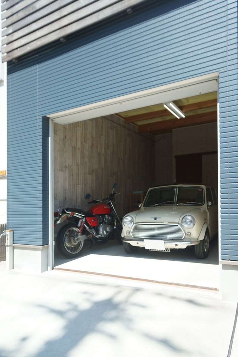 車とバイクを楽しむガレージ